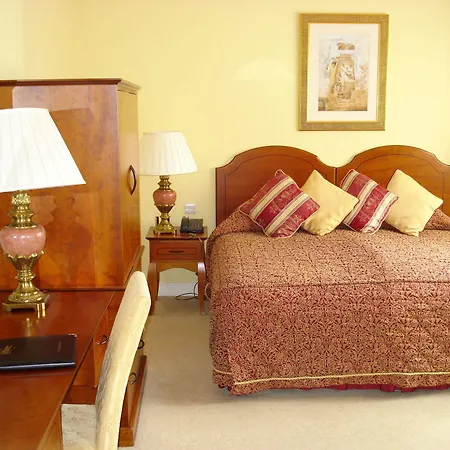 Ashlee Lodge-2